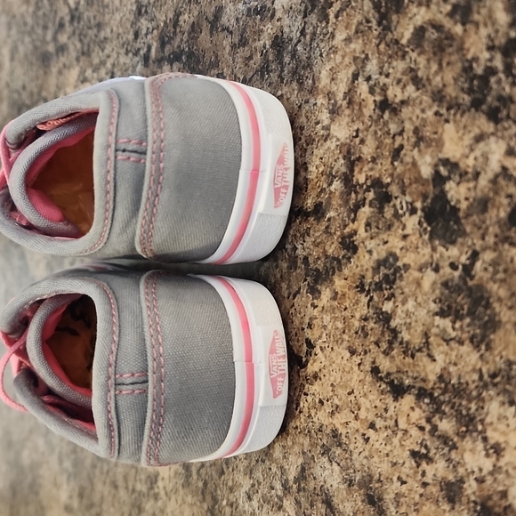 Vans - Picture 5 of 6